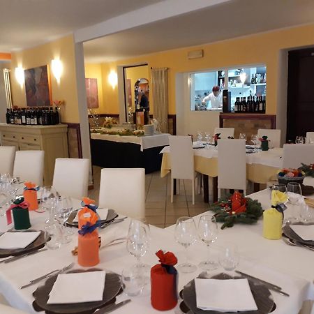 Locanda Della Luna Rossa Calosso Екстер'єр фото