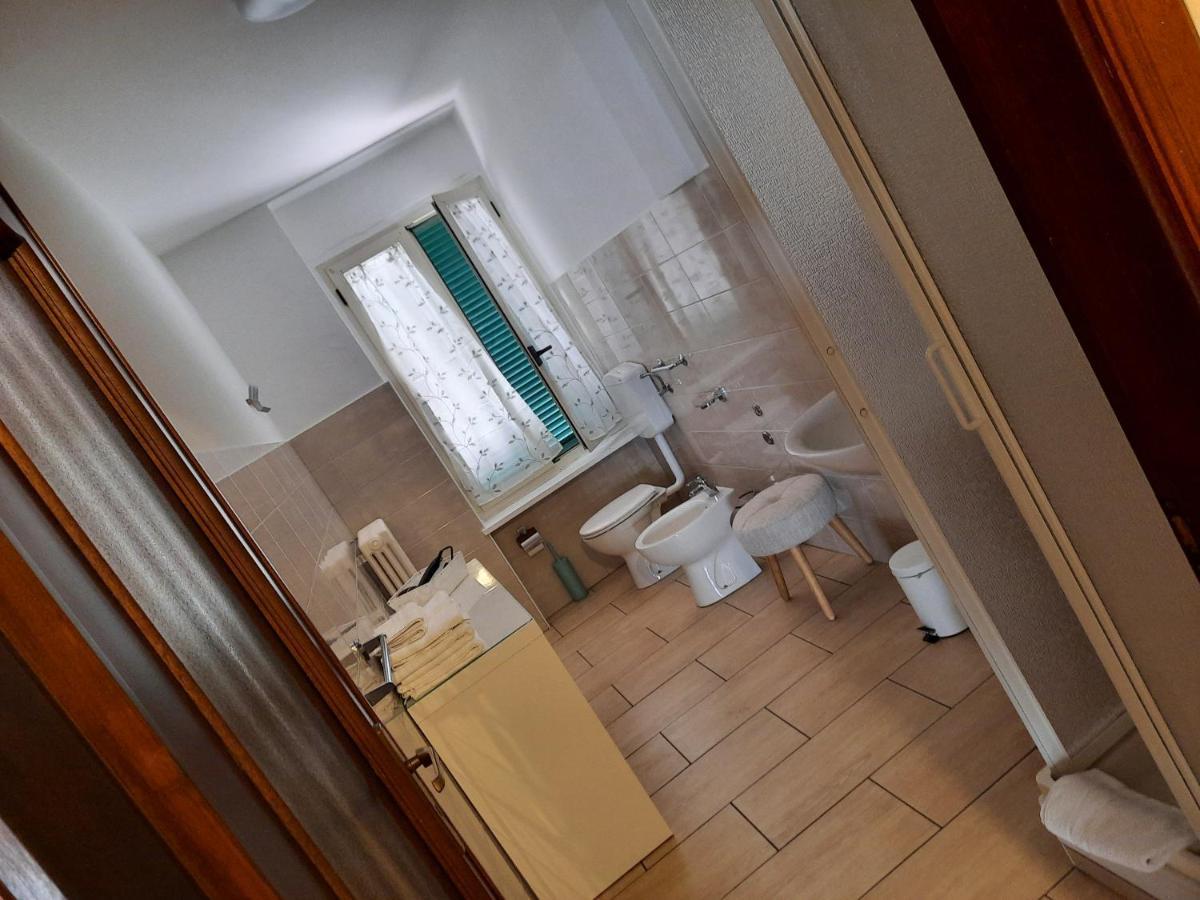 Locanda Della Luna Rossa Calosso Екстер'єр фото