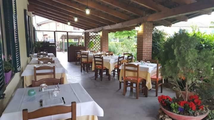 Locanda Della Luna Rossa Calosso Екстер'єр фото