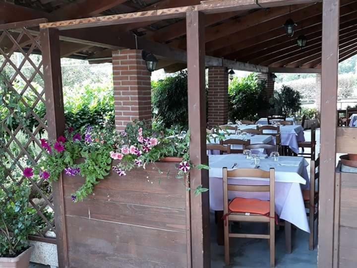 Locanda Della Luna Rossa Calosso Екстер'єр фото